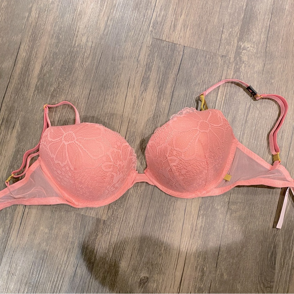 Victoria’s Secret 32DD lace push up